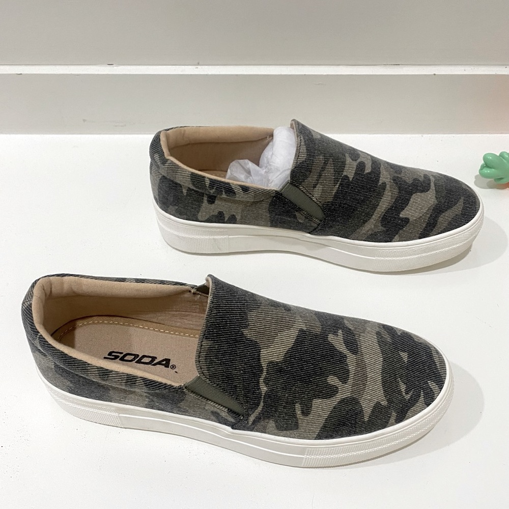 Never worn Women’s size 8 Camo slip on sneakers